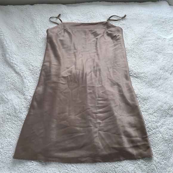 Abercrombie & Fitch‎ Women’s Light Brown Satin Sleeveless Size Small Event - Picture 1 of 7